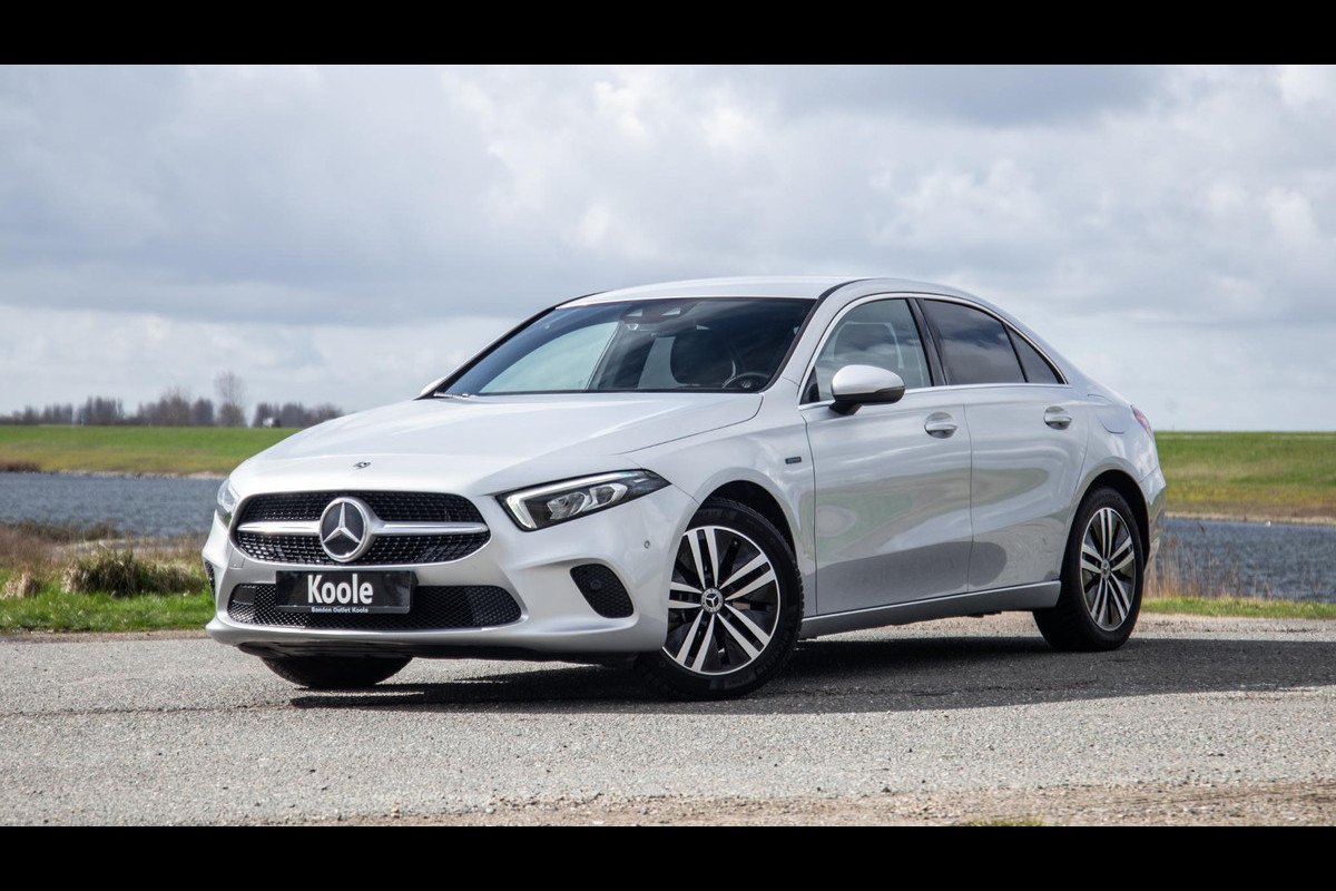 Mercedes-Benz A-Klasse 250 e Business Solution Luxury Limited CARPLAY / LEER / CAMERA / AUTOMAAT