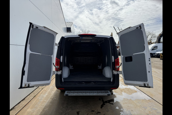 Mercedes-Benz Vito 114 1.9 CDI Automaat L2H1 Climate Control Adaptieve Cruise Side Bars Camera Carplay Stoelverwarming