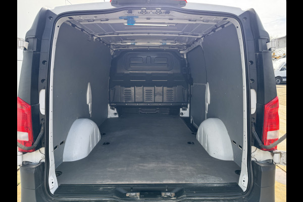 Mercedes-Benz Vito 114 1.9 CDI Automaat L2H1 Climate Control Adaptieve Cruise Side Bars Camera Carplay Stoelverwarming