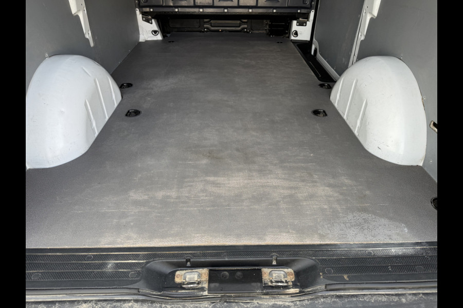 Mercedes-Benz Vito 114 1.9 CDI Automaat L2H1 Climate Control Adaptieve Cruise Side Bars Camera Carplay Stoelverwarming