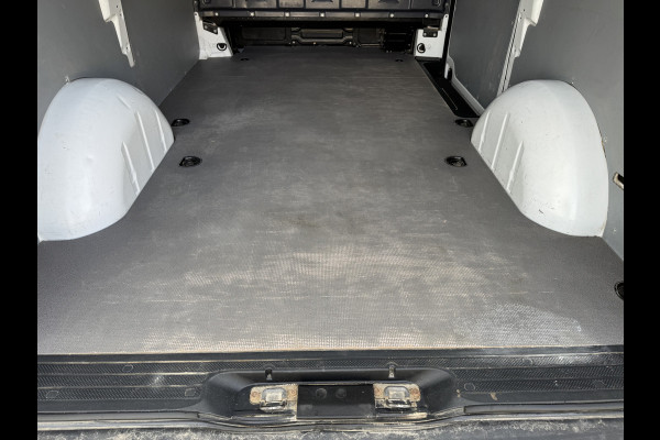 Mercedes-Benz Vito 114 1.9 CDI Automaat L2H1 Climate Control Adaptieve Cruise Side Bars Camera Carplay Stoelverwarming