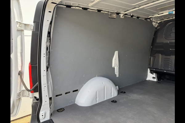 Mercedes-Benz Vito 114 1.9 CDI Automaat L2H1 Climate Control Adaptieve Cruise Side Bars Camera Carplay Stoelverwarming