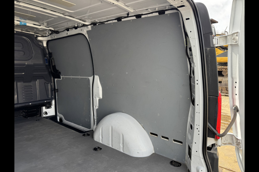 Mercedes-Benz Vito 114 1.9 CDI Automaat L2H1 Climate Control Adaptieve Cruise Side Bars Camera Carplay Stoelverwarming