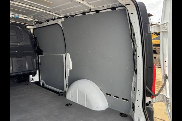 Mercedes-Benz Vito 114 1.9 CDI Automaat L2H1 Climate Control Adaptieve Cruise Side Bars Camera Carplay Stoelverwarming