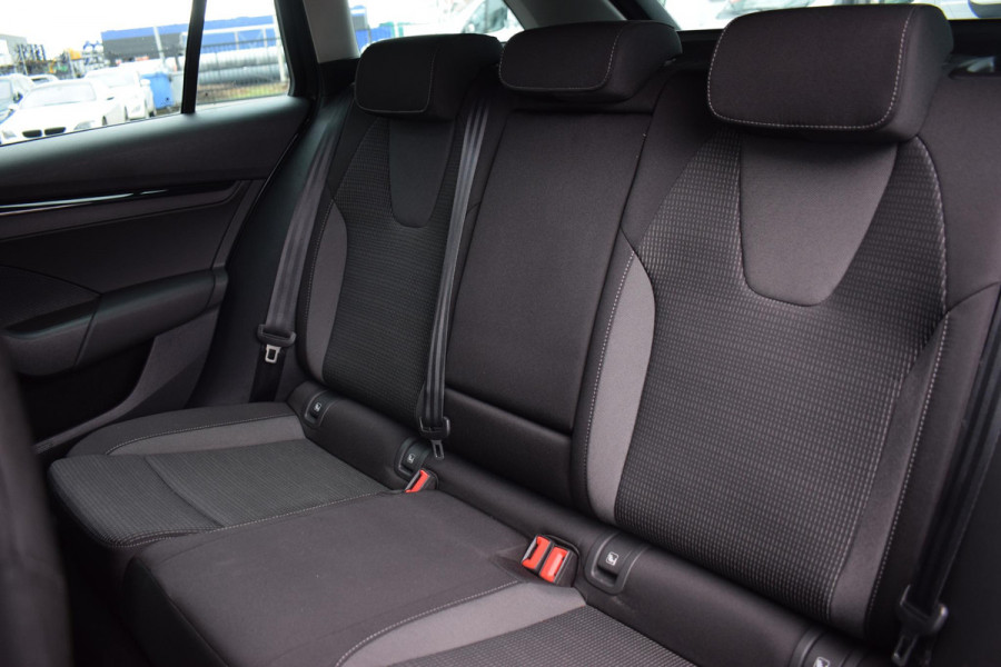 Škoda Octavia Combi 1.0 e-TSI Business Edition | Carplay | Climate | Camera | 17'' Velgen