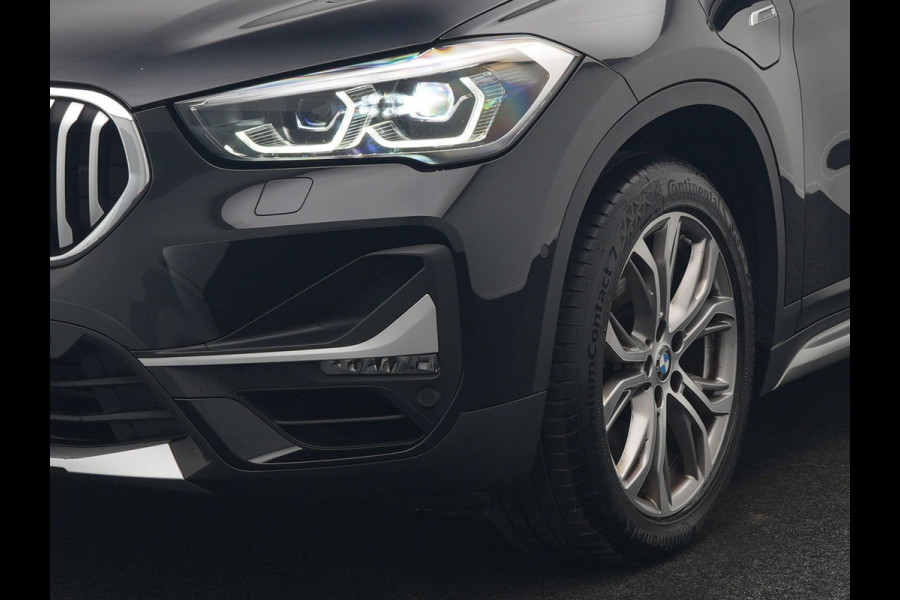 BMW X1 xDrive25e XLine PHEV 221pk Dealer O.H. | Trekhaak Afn. | Panodak | Adaptive Cruise | Camera | Lederen Sportstoelen & Stuur Verwarmd | Keyless | Apple Carplay | Hifi Audio | Navigatie | DAB | 18"L.M | Plug In Hybrid