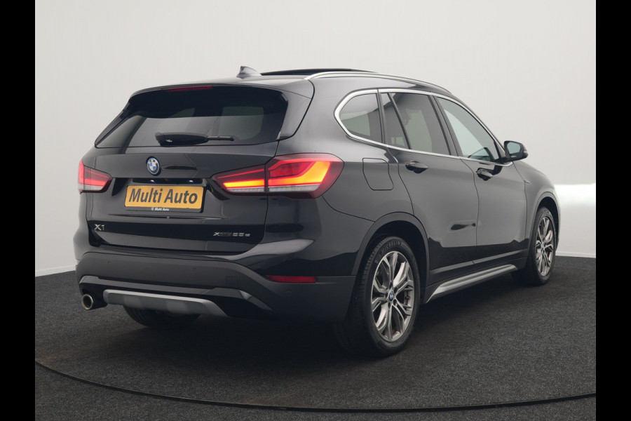 BMW X1 xDrive25e XLine PHEV 221pk Dealer O.H. | Trekhaak Afn. | Panodak | Adaptive Cruise | Camera | Lederen Sportstoelen & Stuur Verwarmd | Keyless | Apple Carplay | Hifi Audio | Navigatie | DAB | 18"L.M | Plug In Hybrid