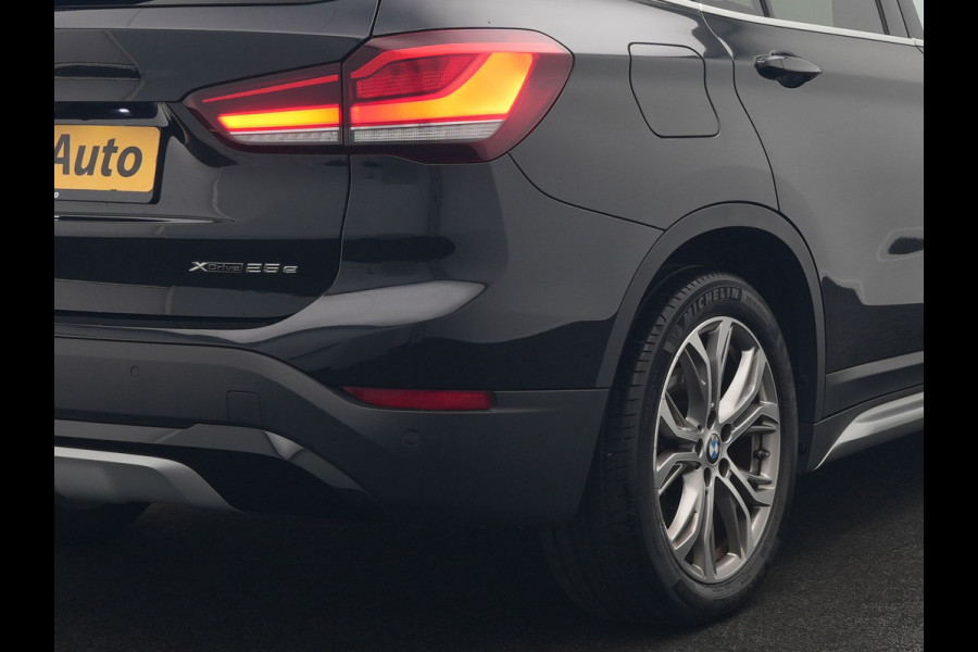 BMW X1 xDrive25e XLine PHEV 221pk Dealer O.H. | Trekhaak Afn. | Panodak | Adaptive Cruise | Camera | Lederen Sportstoelen & Stuur Verwarmd | Keyless | Apple Carplay | Hifi Audio | Navigatie | DAB | 18"L.M | Plug In Hybrid