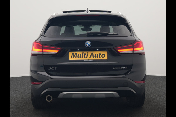BMW X1 xDrive25e XLine PHEV 221pk Dealer O.H. | Trekhaak Afn. | Panodak | Adaptive Cruise | Camera | Lederen Sportstoelen & Stuur Verwarmd | Keyless | Apple Carplay | Hifi Audio | Navigatie | DAB | 18"L.M | Plug In Hybrid
