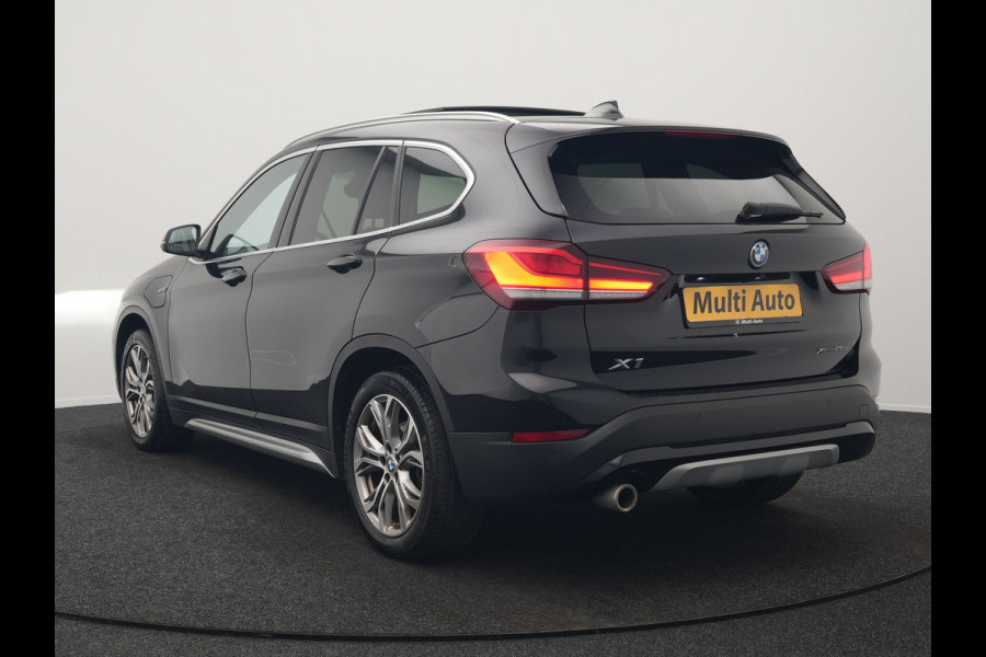 BMW X1 xDrive25e XLine PHEV 221pk Dealer O.H. | Trekhaak Afn. | Panodak | Adaptive Cruise | Camera | Lederen Sportstoelen & Stuur Verwarmd | Keyless | Apple Carplay | Hifi Audio | Navigatie | DAB | 18"L.M | Plug In Hybrid