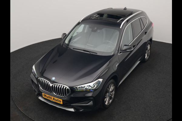 BMW X1 xDrive25e XLine PHEV 221pk Dealer O.H. | Trekhaak Afn. | Panodak | Adaptive Cruise | Camera | Lederen Sportstoelen & Stuur Verwarmd | Keyless | Apple Carplay | Hifi Audio | Navigatie | DAB | 18"L.M | Plug In Hybrid