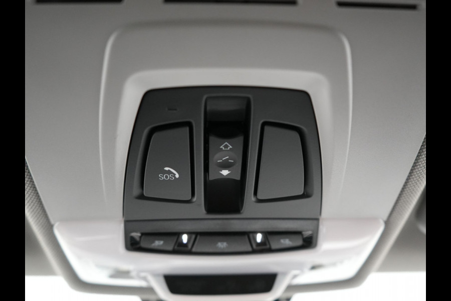 BMW X1 xDrive25e XLine PHEV 221pk Dealer O.H. | Trekhaak Afn. | Panodak | Adaptive Cruise | Camera | Lederen Sportstoelen & Stuur Verwarmd | Keyless | Apple Carplay | Hifi Audio | Navigatie | DAB | 18"L.M | Plug In Hybrid