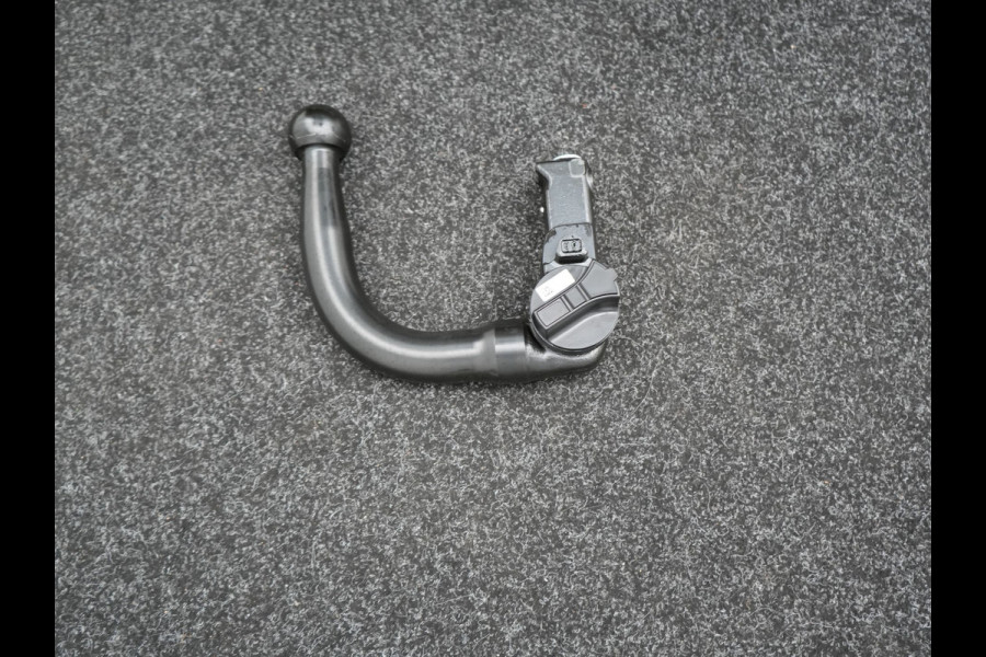 BMW X1 xDrive25e XLine PHEV 221pk Dealer O.H. | Trekhaak Afn. | Panodak | Adaptive Cruise | Camera | Lederen Sportstoelen & Stuur Verwarmd | Keyless | Apple Carplay | Hifi Audio | Navigatie | DAB | 18"L.M | Plug In Hybrid