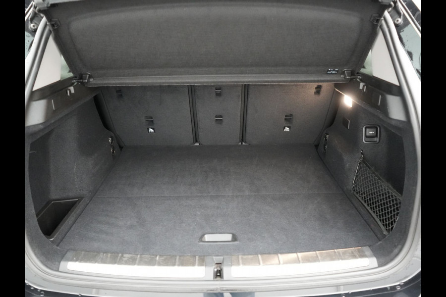 BMW X1 xDrive25e XLine PHEV 221pk Dealer O.H. | Trekhaak Afn. | Panodak | Adaptive Cruise | Camera | Lederen Sportstoelen & Stuur Verwarmd | Keyless | Apple Carplay | Hifi Audio | Navigatie | DAB | 18"L.M | Plug In Hybrid