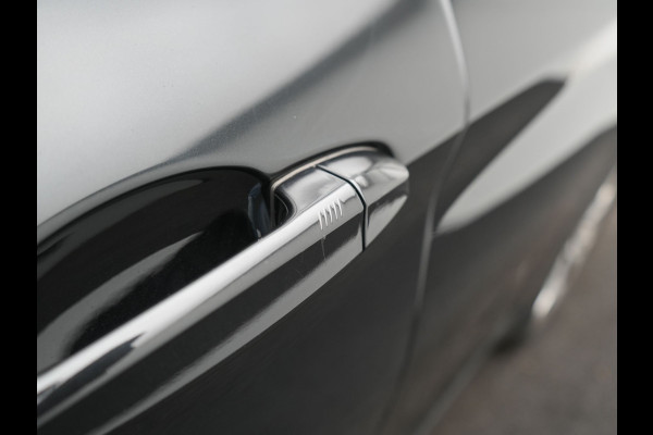 BMW X1 xDrive25e XLine PHEV 221pk Dealer O.H. | Trekhaak Afn. | Panodak | Adaptive Cruise | Camera | Lederen Sportstoelen & Stuur Verwarmd | Keyless | Apple Carplay | Hifi Audio | Navigatie | DAB | 18"L.M | Plug In Hybrid