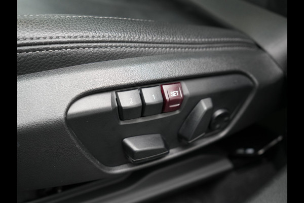 BMW X1 xDrive25e XLine PHEV 221pk Dealer O.H. | Trekhaak Afn. | Panodak | Adaptive Cruise | Camera | Lederen Sportstoelen & Stuur Verwarmd | Keyless | Apple Carplay | Hifi Audio | Navigatie | DAB | 18"L.M | Plug In Hybrid