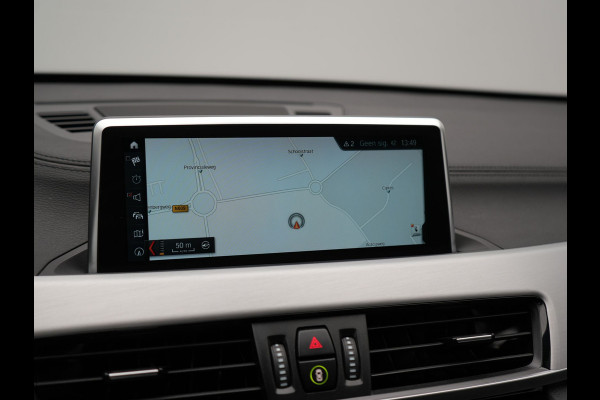 BMW X1 xDrive25e XLine PHEV 221pk Dealer O.H. | Trekhaak Afn. | Panodak | Adaptive Cruise | Camera | Lederen Sportstoelen & Stuur Verwarmd | Keyless | Apple Carplay | Hifi Audio | Navigatie | DAB | 18"L.M | Plug In Hybrid