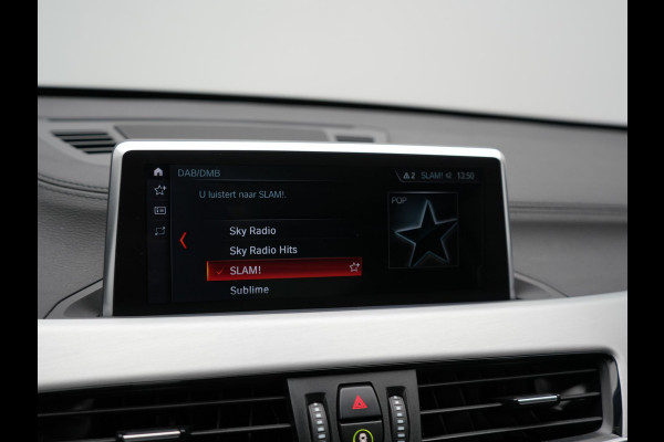 BMW X1 xDrive25e XLine PHEV 221pk Dealer O.H. | Trekhaak Afn. | Panodak | Adaptive Cruise | Camera | Lederen Sportstoelen & Stuur Verwarmd | Keyless | Apple Carplay | Hifi Audio | Navigatie | DAB | 18"L.M | Plug In Hybrid