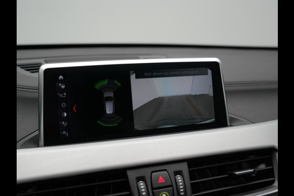BMW X1 xDrive25e XLine PHEV 221pk Dealer O.H. | Trekhaak Afn. | Panodak | Adaptive Cruise | Camera | Lederen Sportstoelen & Stuur Verwarmd | Keyless | Apple Carplay | Hifi Audio | Navigatie | DAB | 18"L.M | Plug In Hybrid