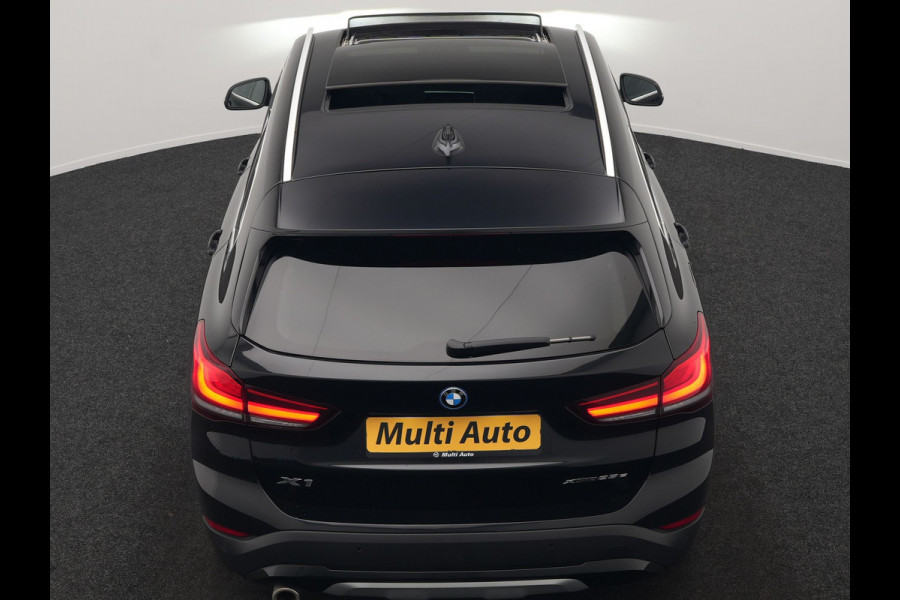 BMW X1 xDrive25e XLine PHEV 221pk Dealer O.H. | Trekhaak Afn. | Panodak | Adaptive Cruise | Camera | Lederen Sportstoelen & Stuur Verwarmd | Keyless | Apple Carplay | Hifi Audio | Navigatie | DAB | 18"L.M | Plug In Hybrid