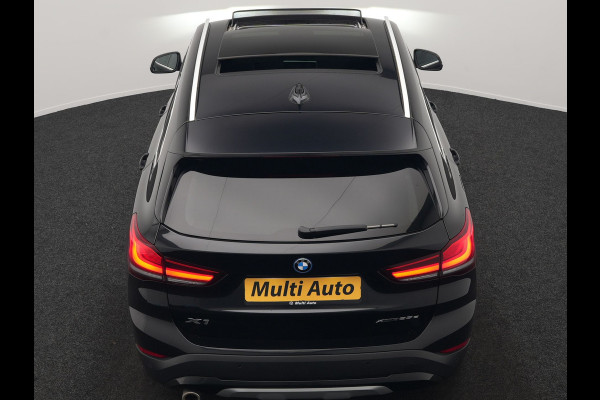 BMW X1 xDrive25e XLine PHEV 221pk Dealer O.H. | Trekhaak Afn. | Panodak | Adaptive Cruise | Camera | Lederen Sportstoelen & Stuur Verwarmd | Keyless | Apple Carplay | Hifi Audio | Navigatie | DAB | 18"L.M | Plug In Hybrid