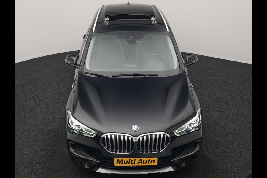 BMW X1 xDrive25e XLine PHEV 221pk Dealer O.H. | Trekhaak Afn. | Panodak | Adaptive Cruise | Camera | Lederen Sportstoelen & Stuur Verwarmd | Keyless | Apple Carplay | Hifi Audio | Navigatie | DAB | 18"L.M | Plug In Hybrid