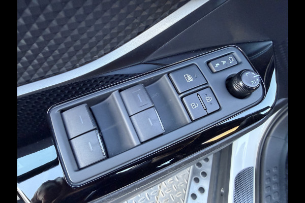 Toyota C-HR 1.8 Hybrid Style / Bi tone | BSM | Draadloos Apple Carplay/Android auto | PDC V+A | Rijklaar!!!