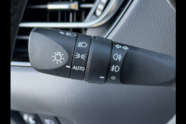 Toyota C-HR 1.8 Hybrid Style / Bi tone | BSM | Draadloos Apple Carplay/Android auto | PDC V+A | Rijklaar!!!