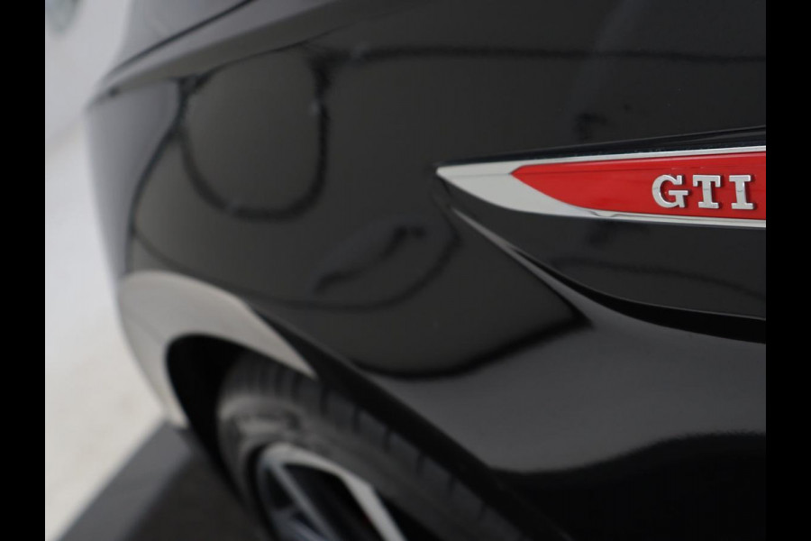Volkswagen Polo 2.0 TSI GTI | Panoramadak | Stoelverwarming | Adaptive cruise | Camera | Virtual Cockpit | Carplay | Keyless | Full LED | Navigatie | Climate control | Origineel NL