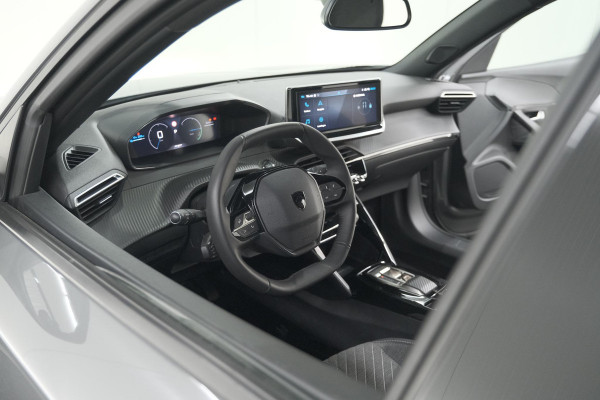 Peugeot e-2008 EV Allure 54 kWh | 3 Fase Laadfunctie | Camera | Navigatie | Apple Carplay