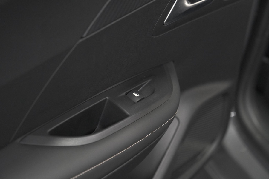 Peugeot e-2008 EV Allure 54 kWh | 3 Fase Laadfunctie | Camera | Navigatie | Apple Carplay