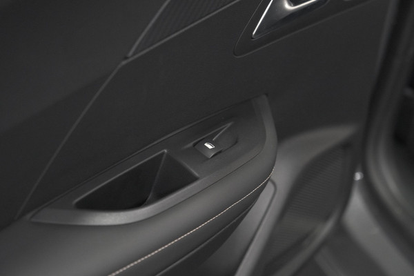 Peugeot e-2008 EV Allure 54 kWh | 3 Fase Laadfunctie | Camera | Navigatie | Apple Carplay