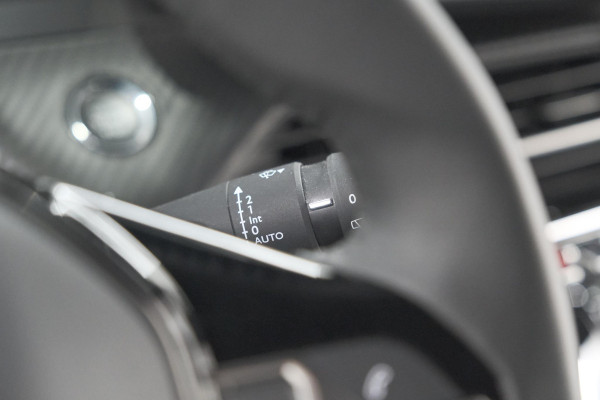 Peugeot e-2008 EV Allure 54 kWh | 3 Fase Laadfunctie | Camera | Navigatie | Apple Carplay