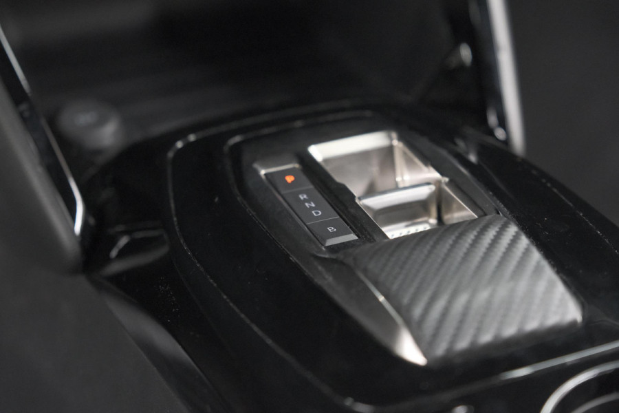 Peugeot e-2008 EV Allure 54 kWh | 3 Fase Laadfunctie | Camera | Navigatie | Apple Carplay
