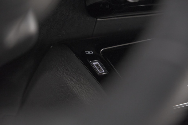 Peugeot e-2008 EV Allure 54 kWh | 3 Fase Laadfunctie | Camera | Navigatie | Apple Carplay