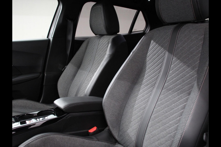 Peugeot 2008 1.2 Hybrid 136 pk Automaat Allure | DEMO ! | Navigatie | Apple Carplay/Android Auto | Climate Control | Dab | Led | Parkeer sensoren | Cruise Control | Stoelverwarming