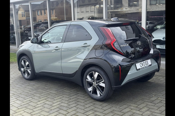 Toyota Aygo X 1.5 Hybrid Pulse Plus | Tarragon, Bi-Tone, Stoelverwarming, Climate control, Startknop, LED, 17 inch