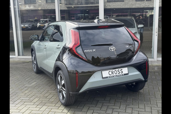 Toyota Aygo X 1.5 Hybrid Pulse Plus | Tarragon, Bi-Tone, Stoelverwarming, Climate control, Startknop, LED, 17 inch