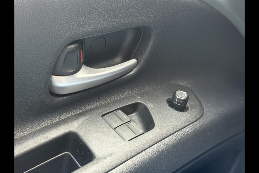 Toyota Aygo X 1.5 Hybrid Pulse Plus | Tarragon, Bi-Tone, Stoelverwarming, Climate control, Startknop, LED, 17 inch