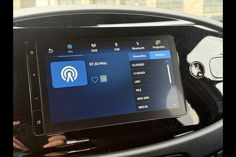 Toyota Aygo X 1.5 Hybrid Pulse Plus | Tarragon, Bi-Tone, Stoelverwarming, Climate control, Startknop, LED, 17 inch