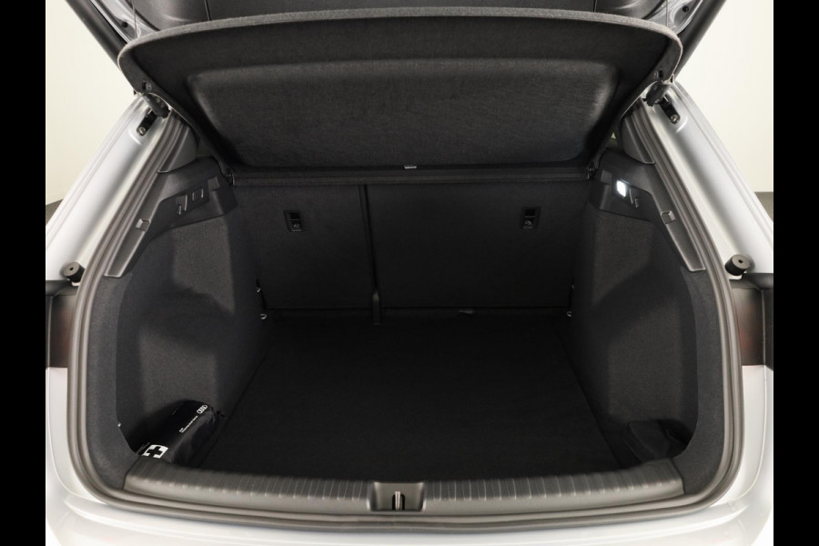 Audi Q4 e-tron 45 S edition Competition e-tron 82 kWh 286 pk | Assistentiepakket plus | Comfortpakket | Ambient lichtpakket | Optiekpakket zwart plus |