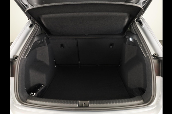 Audi Q4 e-tron 45 S edition Competition e-tron 82 kWh 286 pk | Assistentiepakket plus | Comfortpakket | Ambient lichtpakket | Optiekpakket zwart plus |