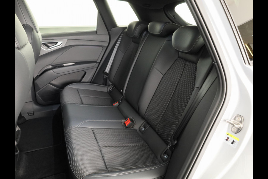 Audi Q4 e-tron 45 S edition Competition e-tron 82 kWh 286 pk | Assistentiepakket plus | Comfortpakket | Ambient lichtpakket | Optiekpakket zwart plus |