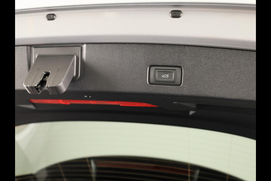 Audi Q4 e-tron 45 S edition Competition e-tron 82 kWh 286 pk | Assistentiepakket plus | Comfortpakket | Ambient lichtpakket | Optiekpakket zwart plus |