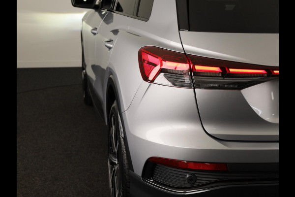 Audi Q4 e-tron 45 S edition Competition e-tron 82 kWh 286 pk | Assistentiepakket plus | Comfortpakket | Ambient lichtpakket | Optiekpakket zwart plus |