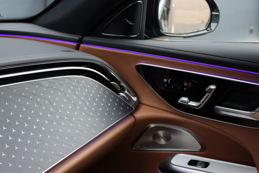 Mercedes-Benz E-Klasse Estate 300 e AMG Line | Distronic | Trekhaak | Burmester | Stoelventilatie | Panoramadak | Digital Light | Surround Camera | Keyless Go | Zonnerollo's |