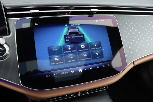 Mercedes-Benz E-Klasse Estate 300 e AMG Line | Distronic | Trekhaak | Burmester | Stoelventilatie | Panoramadak | Digital Light | Surround Camera | Keyless Go | Zonnerollo's |