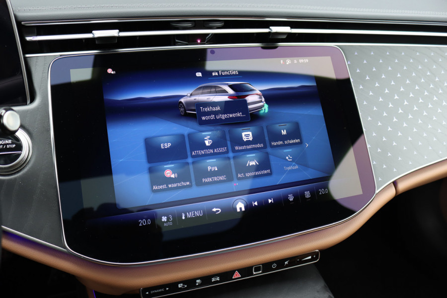 Mercedes-Benz E-Klasse Estate 300 e AMG Line | Distronic | Trekhaak | Burmester | Stoelventilatie | Panoramadak | Digital Light | Surround Camera | Keyless Go | Zonnerollo's |