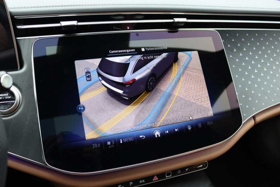 Mercedes-Benz E-Klasse Estate 300 e AMG Line | Distronic | Trekhaak | Burmester | Stoelventilatie | Panoramadak | Digital Light | Surround Camera | Keyless Go | Zonnerollo's |