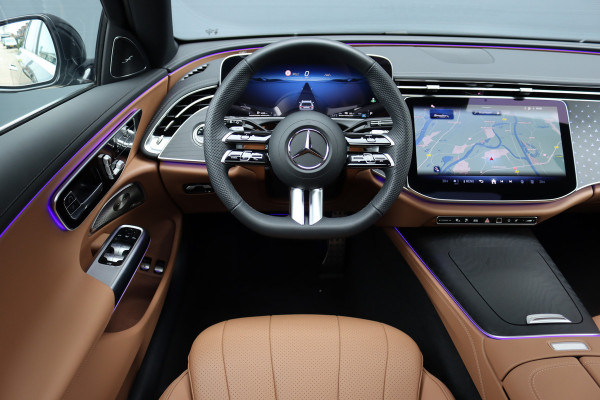Mercedes-Benz E-Klasse Estate 300 e AMG Line | Distronic | Trekhaak | Burmester | Stoelventilatie | Panoramadak | Digital Light | Surround Camera | Keyless Go | Zonnerollo's |